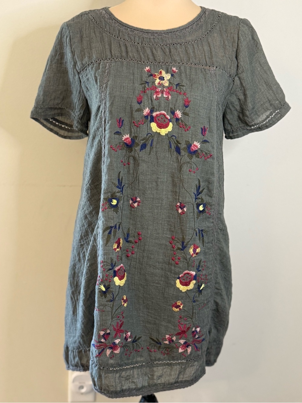 Umgee floral embroidered midi shift dress lace trim SZ SM